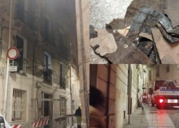 Cagliari, vola la guaina dal tetto a causa del forte vento, paura in via Quirra di fronte al mercato