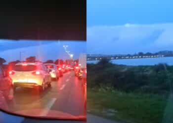 Auto contro un palo in viale Poetto: un ferito grave, traffico paralizzato