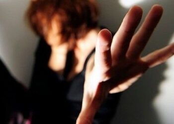 Una vita di violenze e dolore, ora la casa pignorata: “Chiedo aiuto per poter ripartire con dignità”
