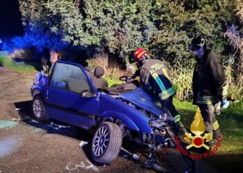 Grave scontro sulla Sp 5 a San Sperate, un ferito estratto dalle lamiere e trasportato in ospedale