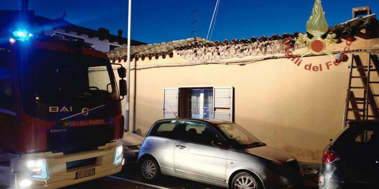 Sestu, crolla il solaio nella notte: paura per un’anziana di 91 anni