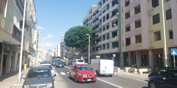 Cagliari, donna molestata e terrorizzata in pieno giorno in viale Sant’Avendrace: insultata pesantemente da uno sconosciuto