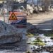 Capoterra, una roccia al centro della strada tra Maddalena e Picciau: “Rimuovetela”