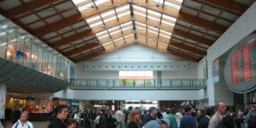 Cagliari: “Incinta di sette mesi e con nove minorenni lasciata a terra da Ryanair per colpa di disservizi in aeroporto a Venezia”
