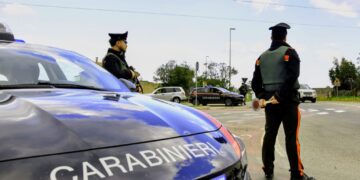 Carbonia, litiga con la compagna e scaglia il cane contro i carabinieri: arrestato un 34enne