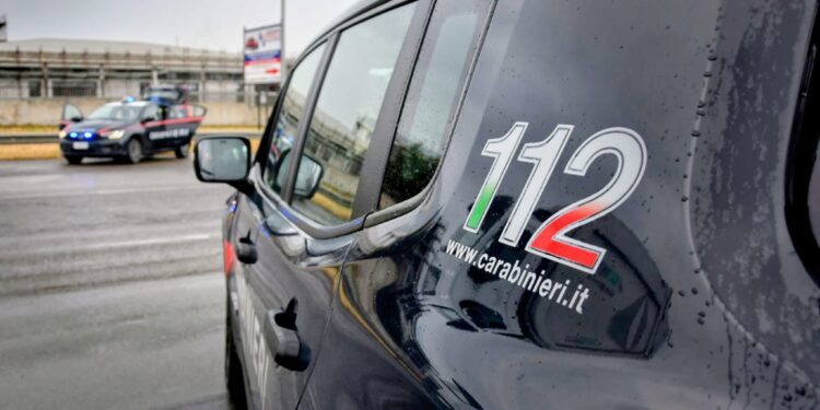 Controlli notturni sulla Sp 83 a Gonnesa: due giovani denunciati per possesso di coltello e stupefacenti