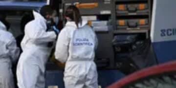 Ruba la pistola ad un vigilante e spara contro la polizia: 30enne in gravi condizioni