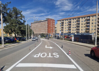 Cagliari, nuova segnaletica in via Is Mirrionis per l’ingresso agli impianti sportivi di Sa Duchessa