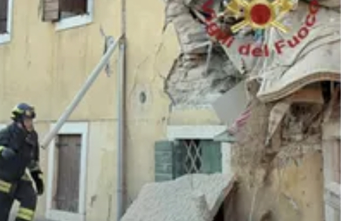 Esplosione in una palazzina: morto un 68enne, 3 feriti