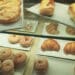 Assemini, rubano i dolci da un bar e poi li buttano in campagna: “A fine serata regalo tutto, spero sia stato per fame”