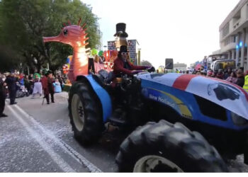 Cagliari, impazza il Carnevale: tantissime maschere in centro con i bambini, successone anche a Pirri (VIDEO)