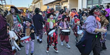 Stupenda domenica di fine Carnevale in Sardegna: a Marrubiu il grande show dei cagliaritani di Sa Ratantira (VIDEO)