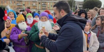 A Pirri il Carnevale è una gioia infinita: dalle sfilate dei bambini alla divertentissima festa degli anziani (VIDEO)