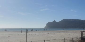 Cagliari, lo spettacolo al Poetto: “Guardate, è tornata la nostra sabbia bianchissima e bellissima”