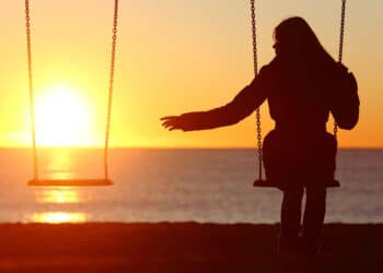 Dalle violenze subite davanti ai figli alla casa persa, la storia di una donna del Sud Sardegna