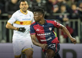 Cagliari-Lecce 0-2, rossoblù travolti da Di Francesco: Caprile da incubo, il campionato non è finito