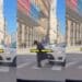 Cagliari, sfida le auto in via Roma bloccando il traffico: “Aiutatela”