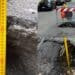 Pirri, in via Balilla una maxi voragine di 64 centimetri di profondità: automobilisti in rivolta, regna la transenna