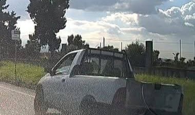 Elmas, pirata della strada tampona un veicolo e fugge senza prestare soccorso