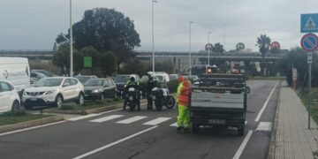Cagliari, investita una ragazza in via Peretti dove morì il 16enne: i dissuasori non bastano più