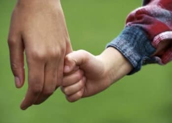 L’appello disperato di una mamma dell’hinterland cagliaritano: “Cerco lavori extra per curare mio figlio”