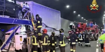 Gravissimo incidente sulla A1: morto un camionista