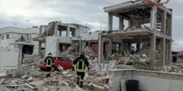 Terribile esplosione in una palazzina: gravi due 80enni