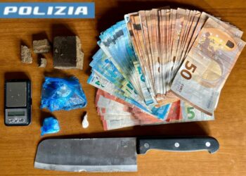Spaccio di stupefacenti nell’hinterland, una donna quartese arrestata dalla polizia