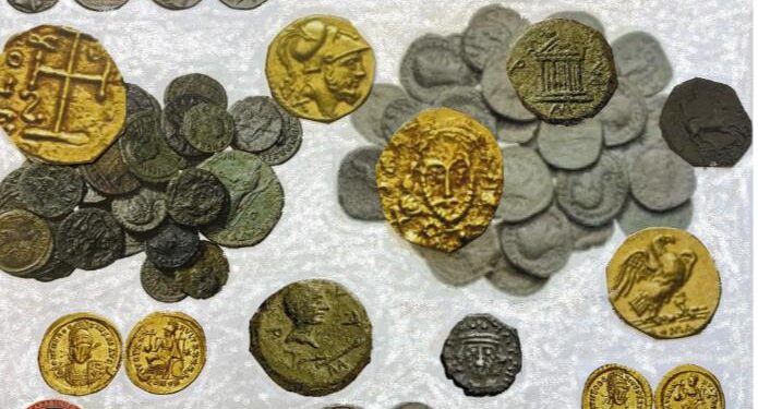 Cagliari, traffico internazionale di monete antiche: maxi sequestro di beni per 250mila euro