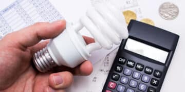 Non solo benzina alle stelle: in Sardegna la bolletta più cara d’Italia, a Cagliari media di 850 euro