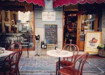 Addio tavolini in piazza Garibaldi: l’iscrizione Tari non c’è, stangata del Comune allo storico Bon Bec Cafè