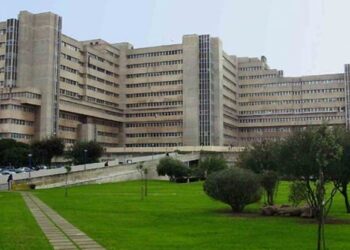 Si schianta con lo scooter, gravissimo un 17enne di Elmas: è in prognosi riservata al Brotzu di Cagliari