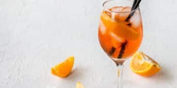 Cagliari, pioggia di commenti sul nuovo locale in via Roma: “Prezzi folli, qualità in calo e città ostaggio dell’aperitivo”