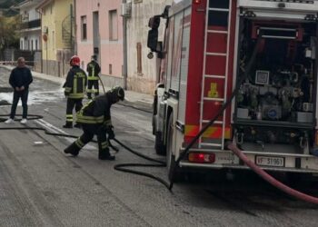 Sarroch, la posa della fibra causa la rottura di un tubo del gas: erogazione sospesa