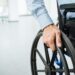 Elmas, disabile in carrozzina lasciato a terra: l’inclusione non vola