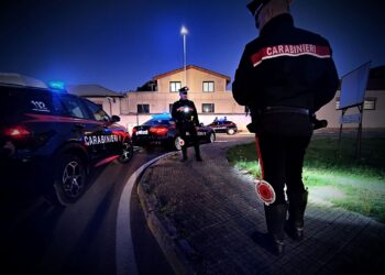Picchia la compagna, poi scappa in auto a folle velocità e non si ferma all’alt: 32enne tunisino arrestato a Pula