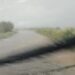 Strada allagata a causa dell’erba alta ai lati della carreggiata: tra Serramanna e Serrenti è allarme (VIDEO)