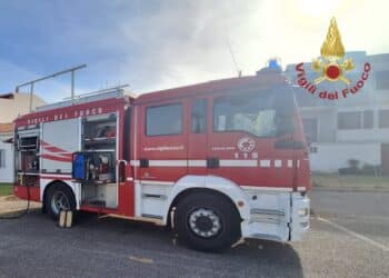 Calasetta, scoppia incendio in una casa al piano terra: fiamme partite dalla camera da letto