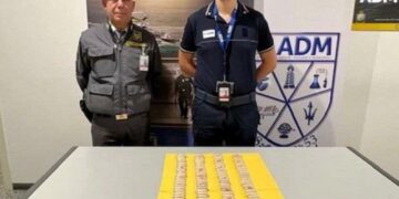 Cagliari, sbarca in aeroporto con 116 ovuli di eroina nello stomaco: in carcere a Uta