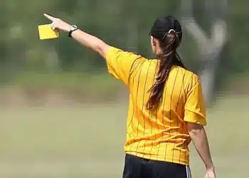 La 17enne aggredita da un dirigente a Sarroch di nuovo in campo: “Torno ad arbitrare”