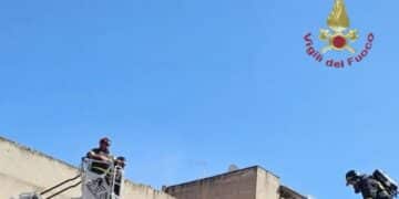 Cagliari, a fuoco la canna fumaria di un ristorante: salvo il locale