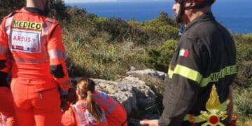 Calamosca, turista cade durante un’escursione: soccorsa dai vigili del fuoco