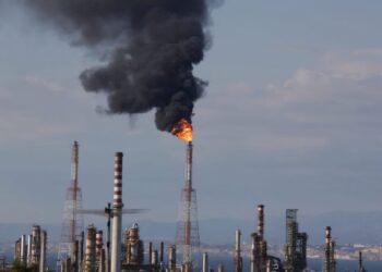 Sarroch, il diesel prodotto potrebbe andare all’estero: la possibile beffa, “il Ceo convocato da Trump”