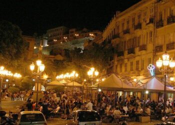Movida a Cagliari, ora cambia tutto: tavolini sino alle 3 e steward in strada per combattere la delinquenza