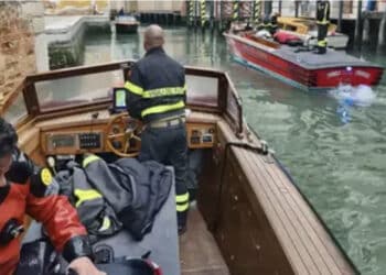 Tragedia a Venezia: tre ragazzi cadono nella Laguna, morto un 20enne