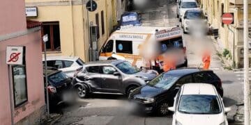 Cagliari, crash fra auto a un incrocio di Pirri: caos tra via Cillocco e via Randaccio
