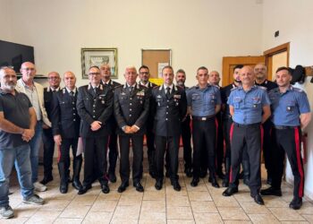 Riconoscimento del merito e vicinanza al territorio: il Generale Luigi Grasso consegna due encomi ai Carabinieri della Compagnia di Carbonia