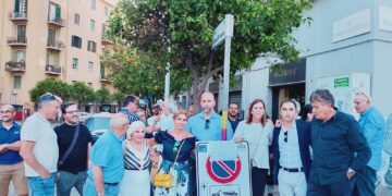 Cagliari, flash mob in via Pergolesi contro il progetto delle piste ciclabili: “Più persone qui che su quelle corsie” (VIDEO)