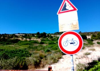 Cagliari, dopo 15 anni ecco i cartelli di divieto di accesso ai ciclisti sulla Sella del Diavolo
