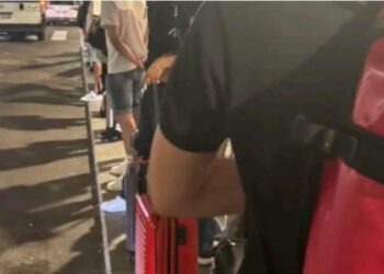 Cagliari città turistica, da Pirri all’aeroporto  impossibile trovare un taxi: “Chi non ha l’auto perde il volo”